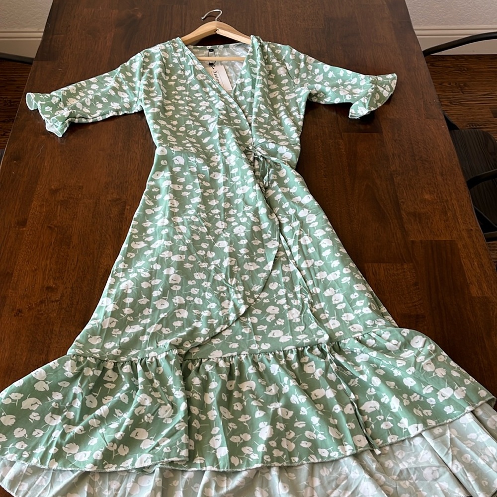 NWT Green and white floral wrap dress